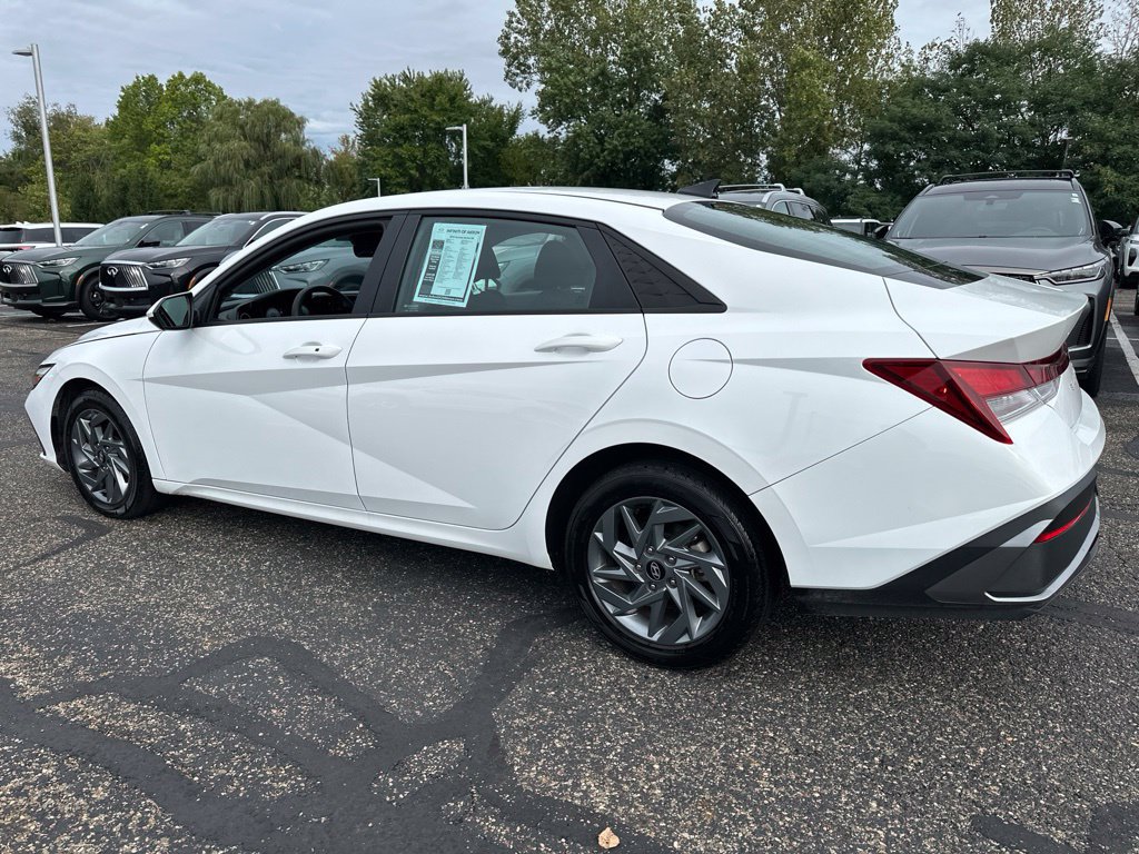 Used 2024 Hyundai Elantra SEL FWD image 10