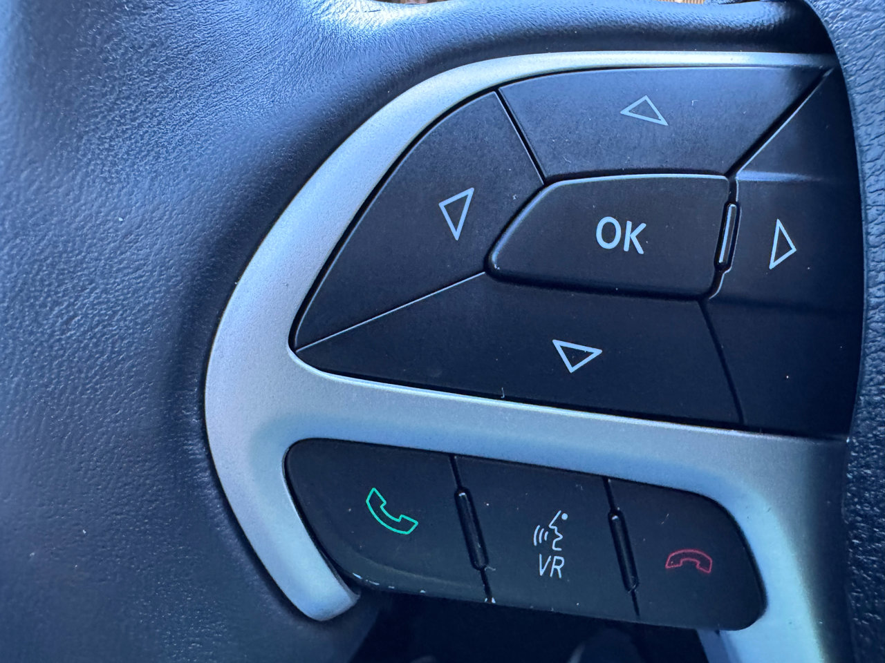 Used 2016 Jeep Cherokee Latitude w/ Comfort/Convenience Group image 18