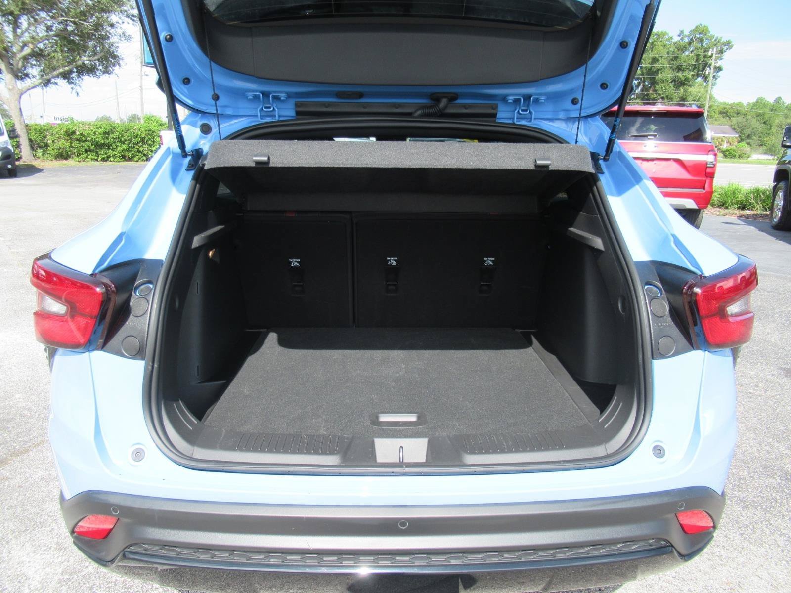 Used 2024 Chevrolet Trax RS w/ Sunroof Package FWD image 39