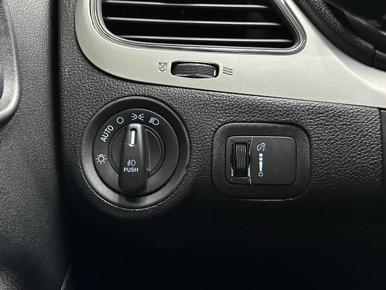 Used 2019 Dodge Journey SE w/ Premium Group FWD image 27