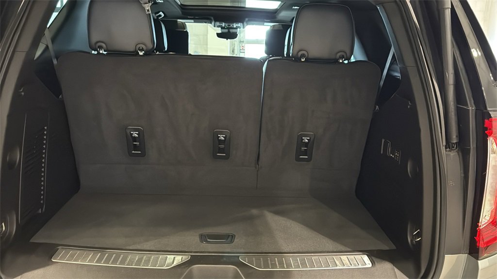 Used 2024 GMC Yukon Denali w/ Denali Reserve Package image 18