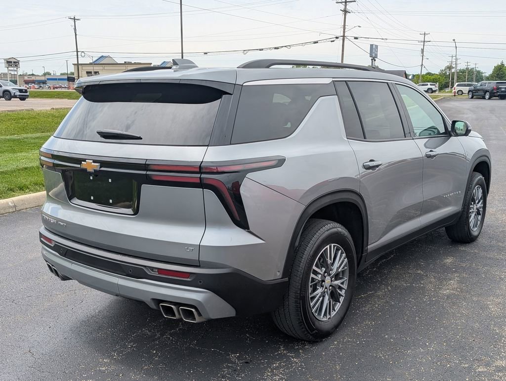 Used 2024 Chevrolet Traverse LT w/ Enhanced Driving Package AWD/4WD image 7