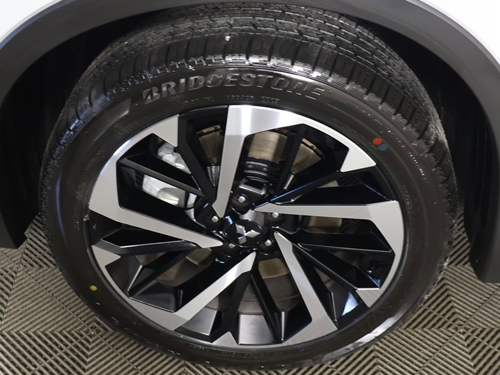 New 2025 Mitsubishi Outlander SE image 23