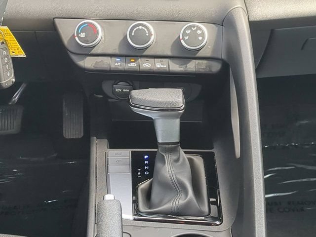 Used 2025 Hyundai Elantra SE FWD image 16