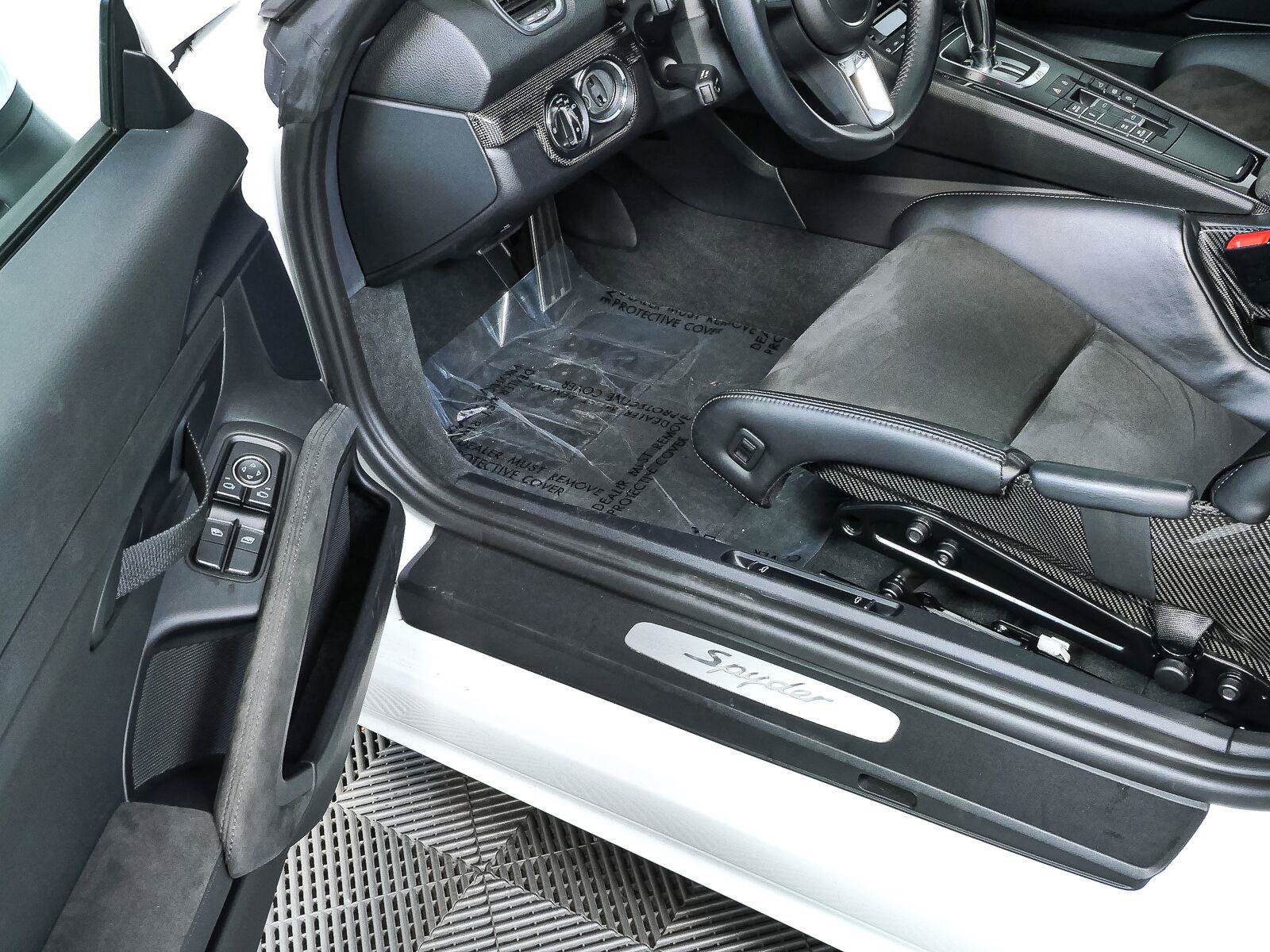 Used 2021 Porsche 718 Boxster Spyder RWD image 17