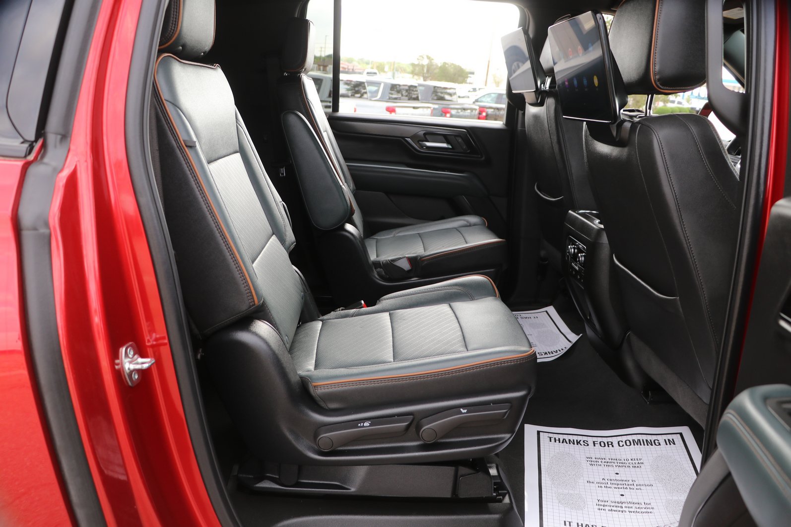 Used 2025 GMC Yukon XL AT4 w/ AT4 Premium Plus Package AWD/4WD image 31