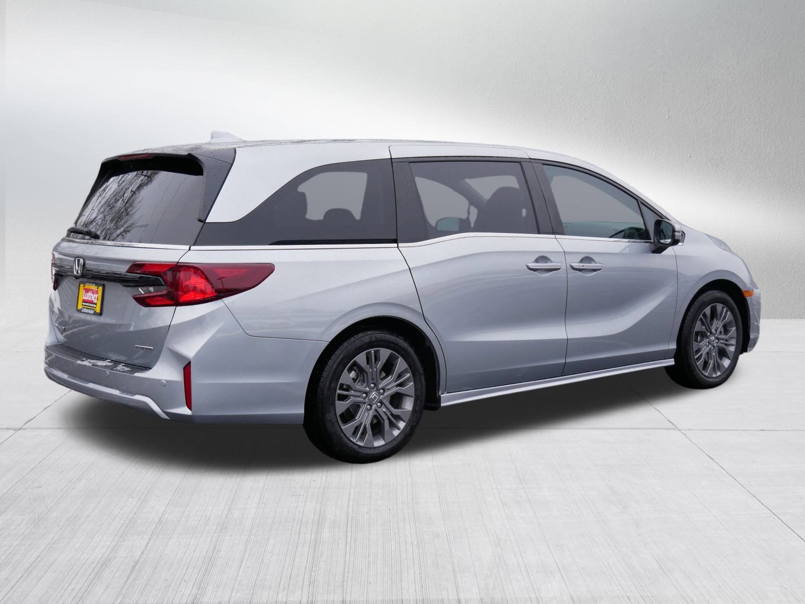 New 2026 Honda Odyssey Touring image 7