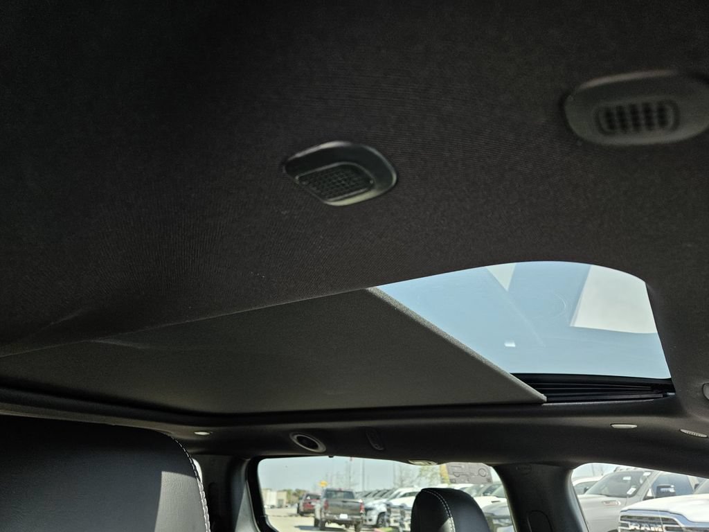 New 2026 Chrysler Pacifica Limited w/ Uconnect Theater Family Group FWD image 8