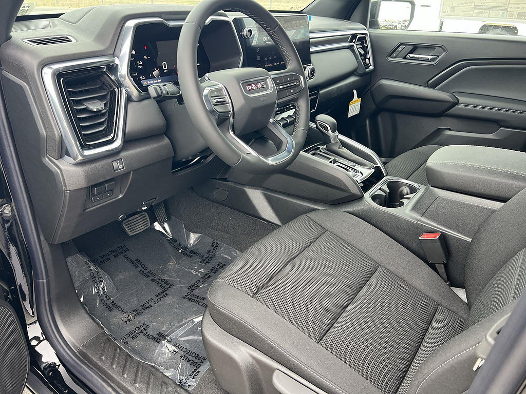 New 2026 GMC Canyon Elevation w/ LPO, Black Badging Package RWD image 9