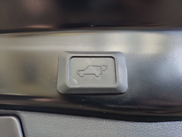 Used 2021 Toyota RAV4 XLE Premium image 13