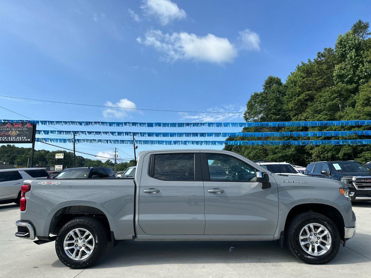 Used 2024 Chevrolet Silverado 1500 LT AWD/4WD image 8