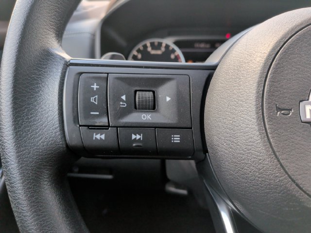 Used 2023 Nissan Rogue S FWD image 18