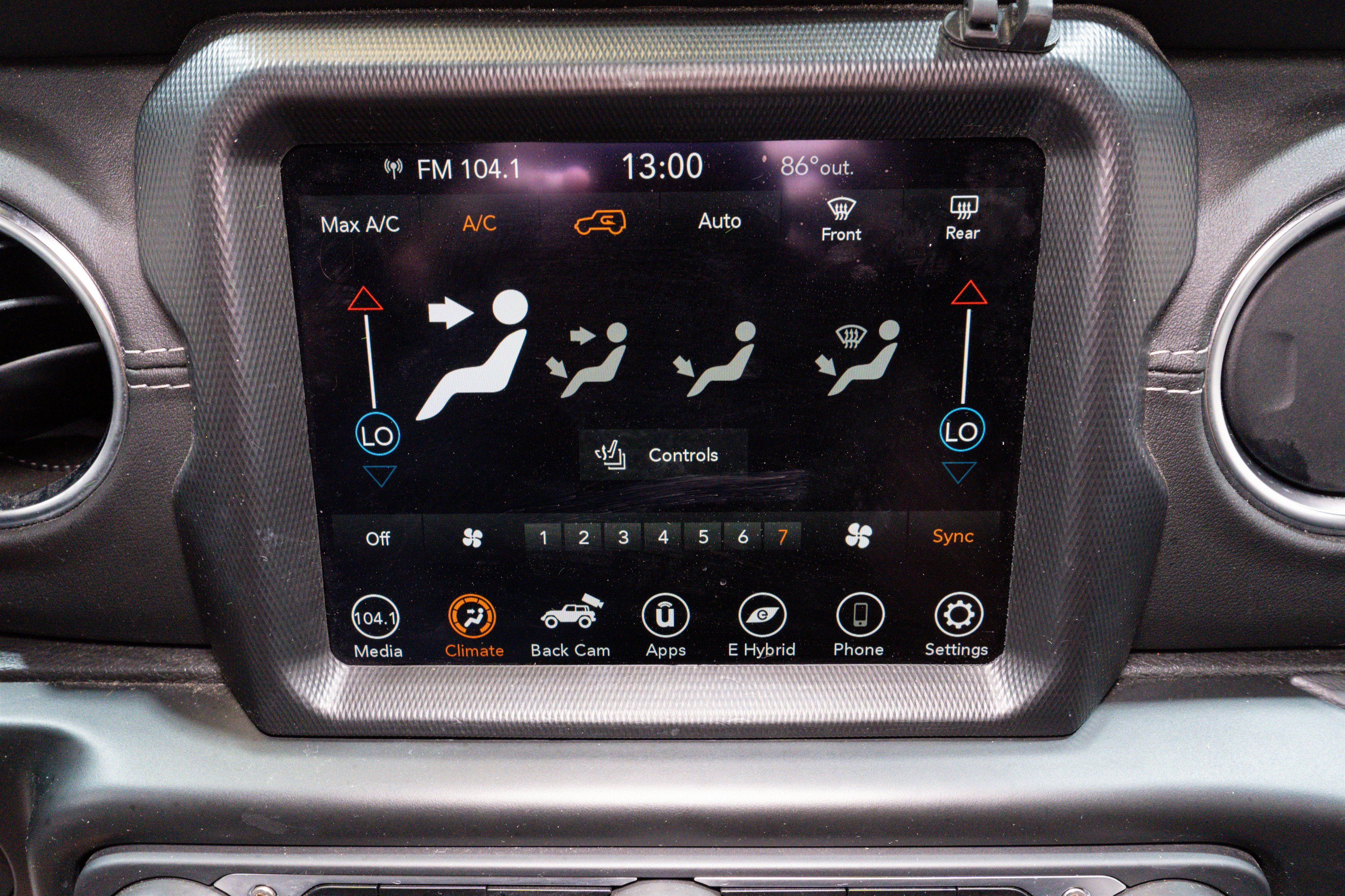 Used 2021 Jeep Wrangler Unlimited Sahara w/ Cold Weather Group AWD/4WD image 16