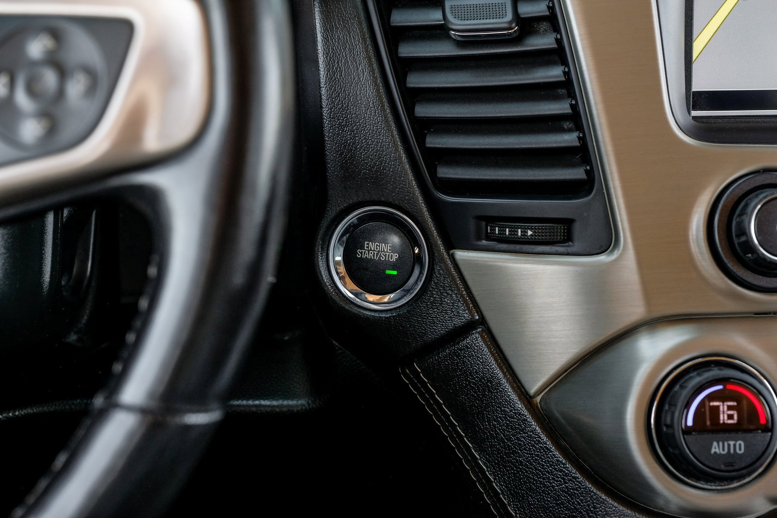 Used 2020 GMC Yukon Denali w/ Denali Ultimate Package image 23