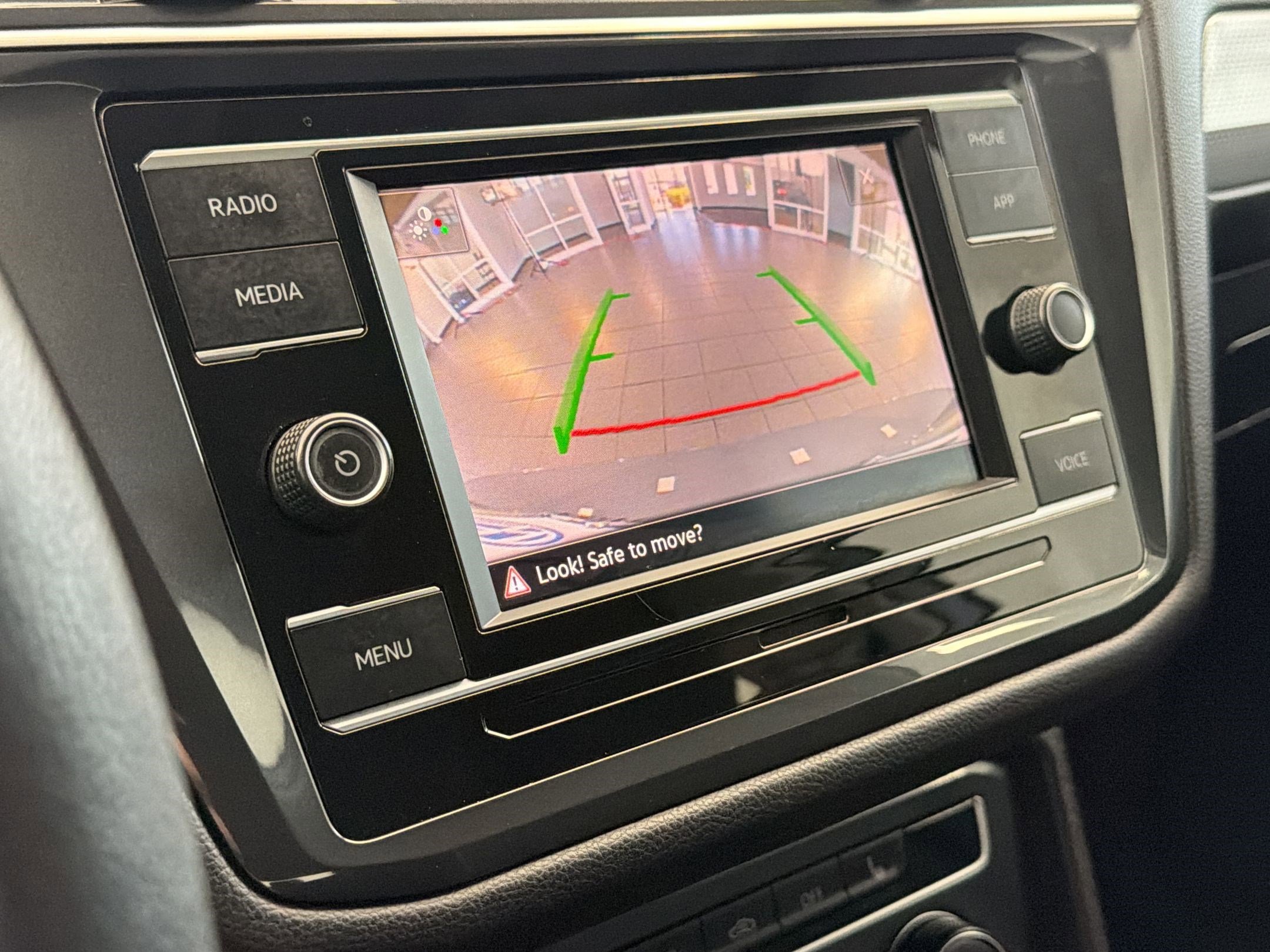 Used 2022 Volkswagen Tiguan S image 24