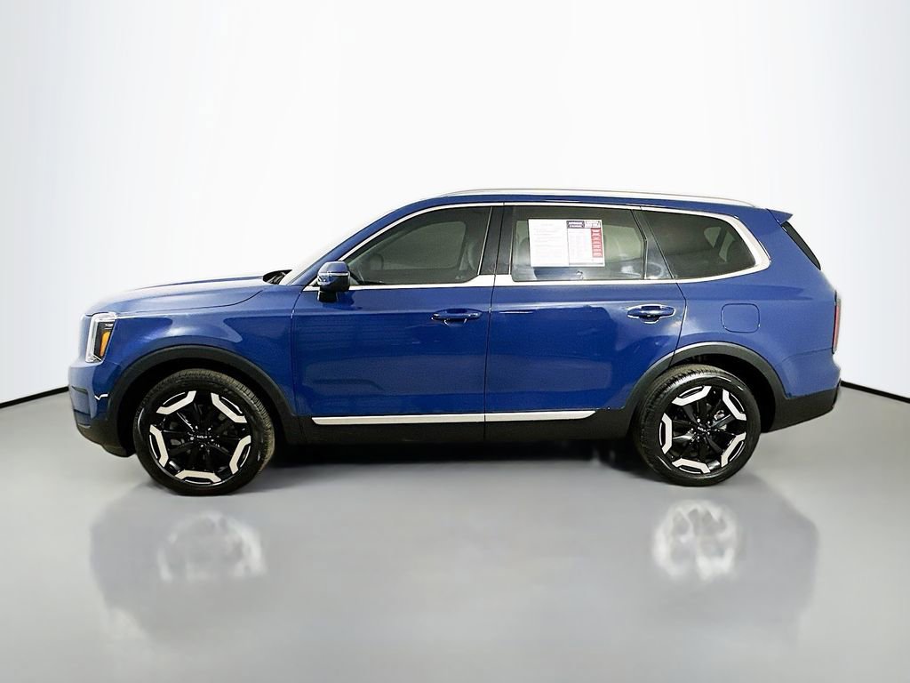 Used 2023 Kia Telluride EX w/ EX Captain's Chair Package image 5
