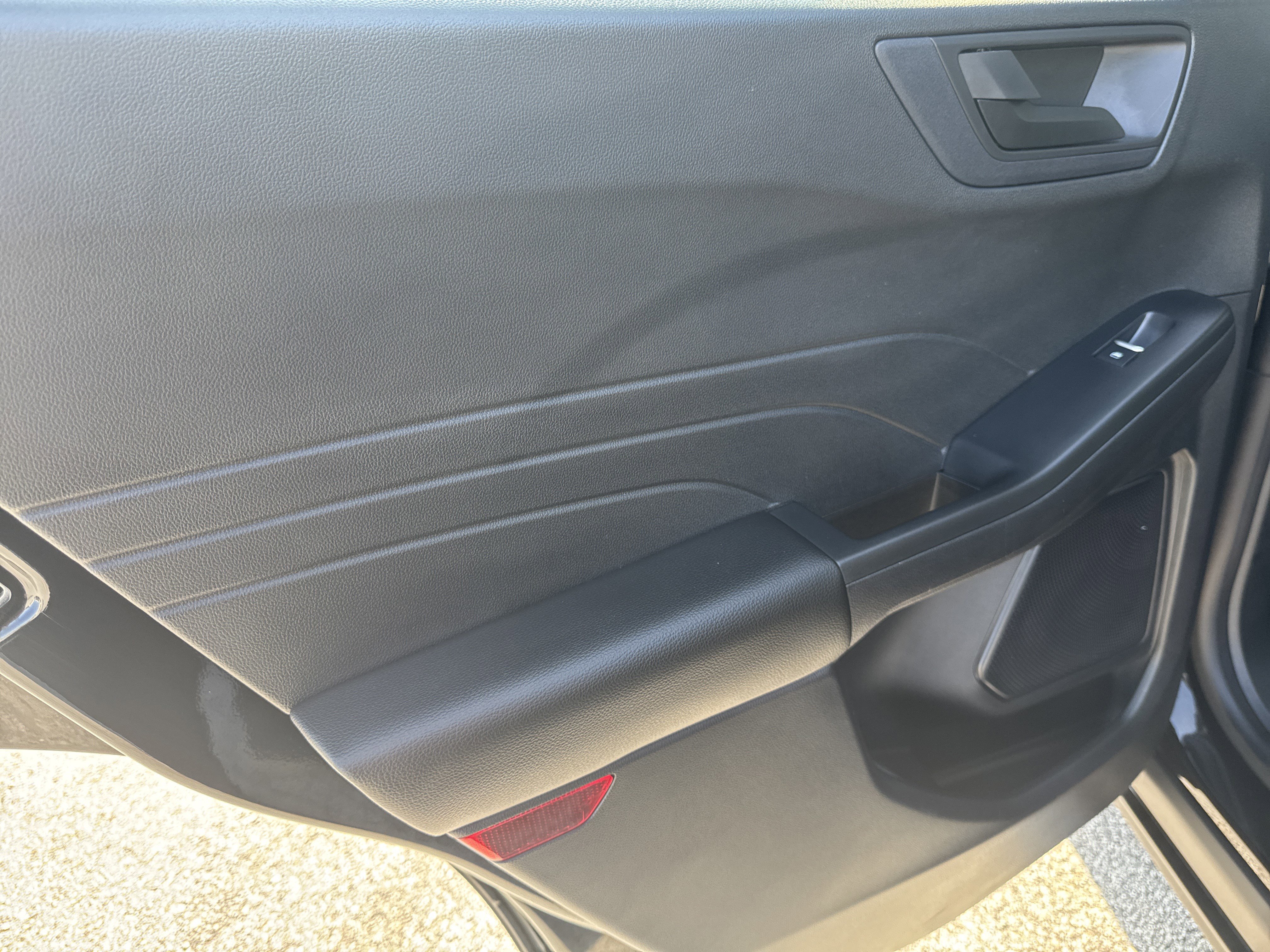 Used 2022 Ford Escape SE image 32