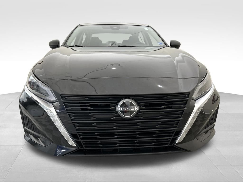Used 2024 Nissan Altima 2.5 SV image 9