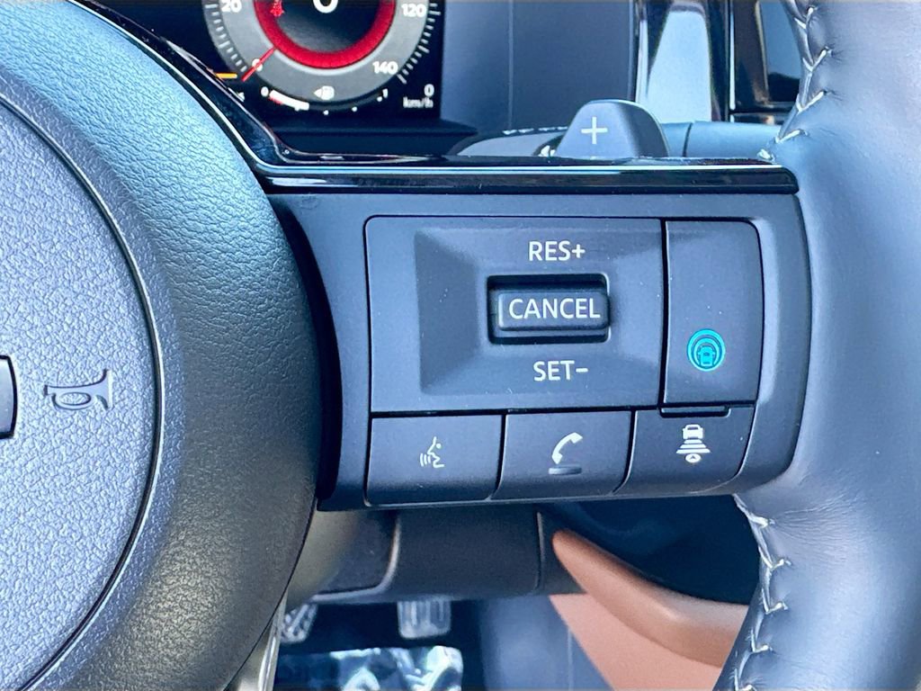 Used 2025 Nissan Pathfinder Platinum image 9