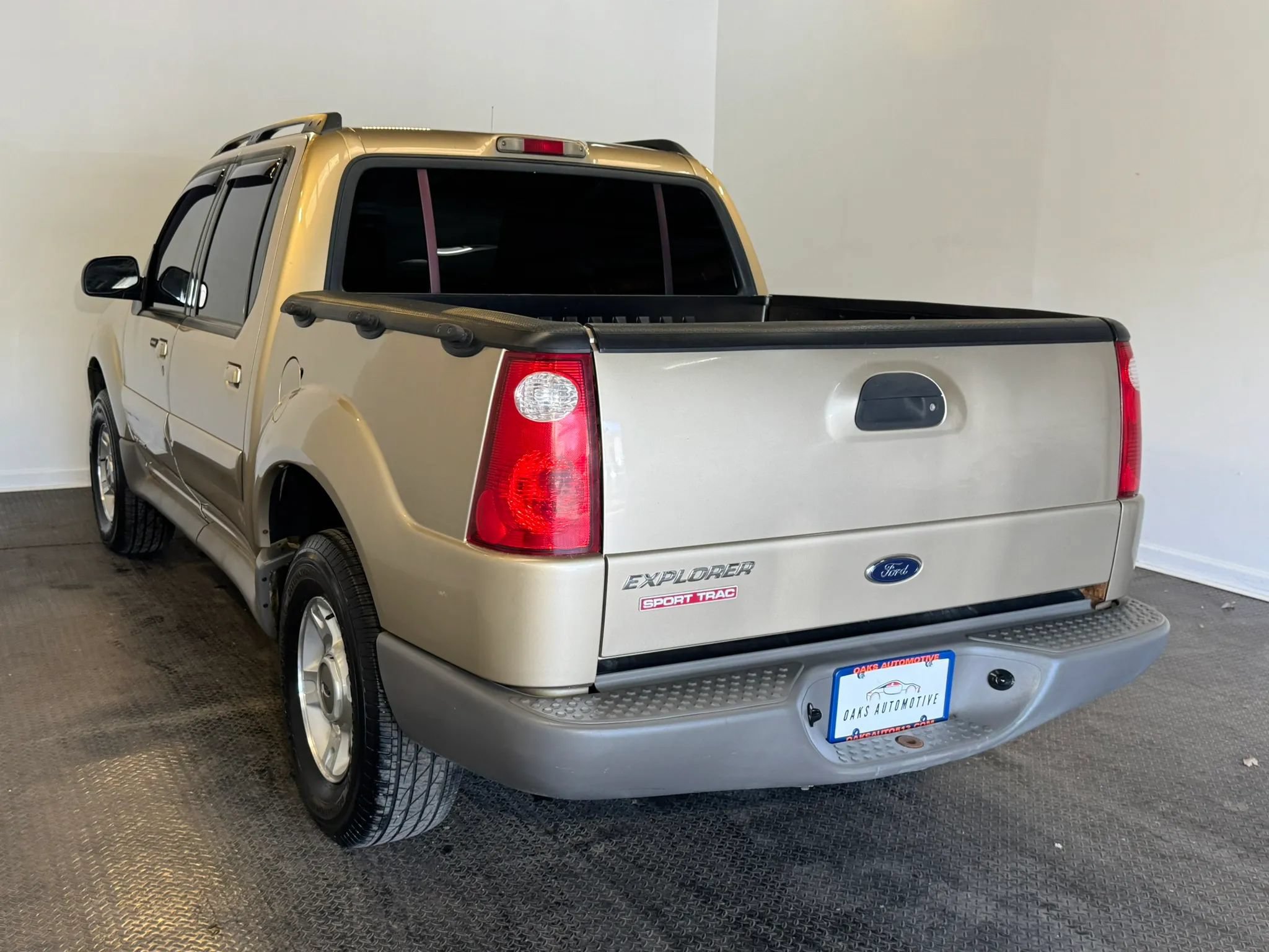 Used 2002 Ford Explorer Sport Trac 4x4 image 4