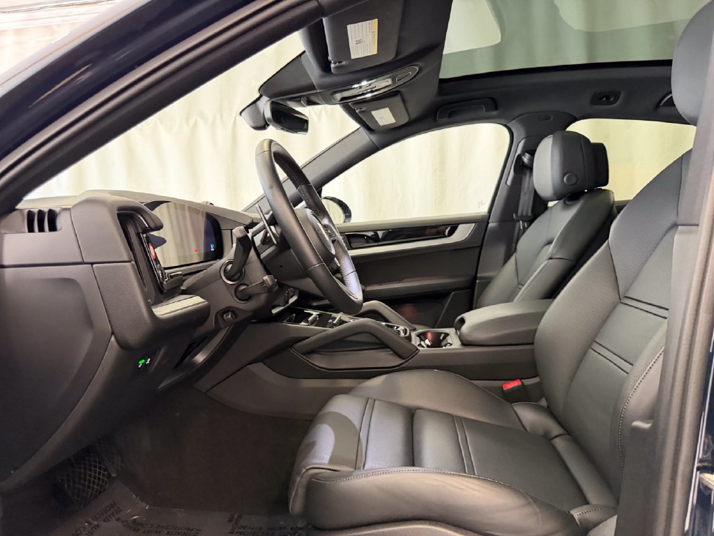 Certified 2026 Porsche Cayenne Coupe AWD/4WD image 5