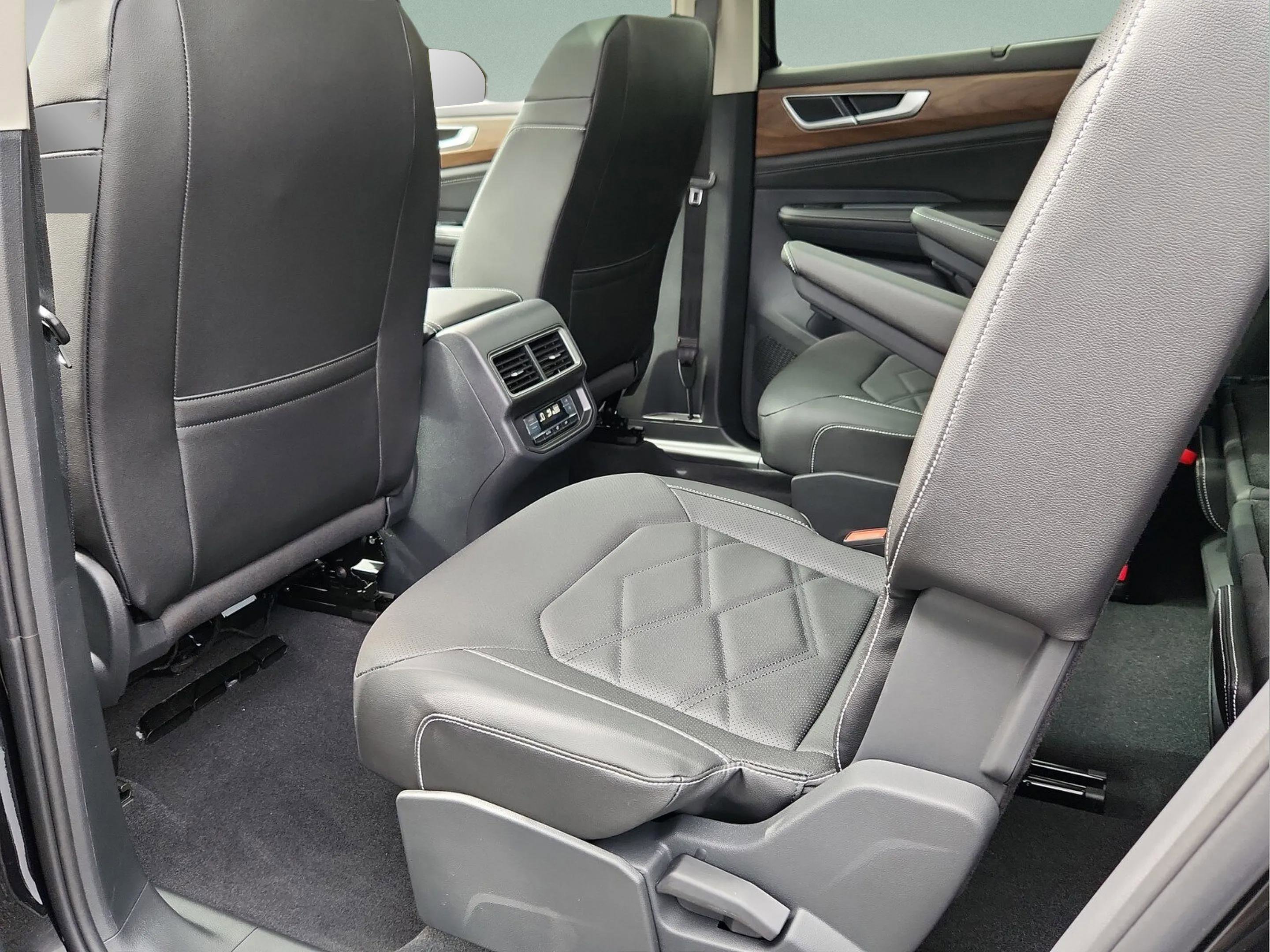 New 2026 Volkswagen Atlas SE image 14