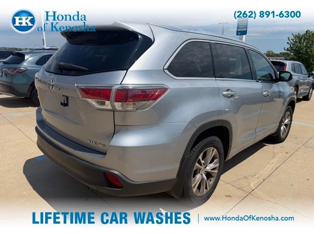 Used 2015 Toyota Highlander XLE AWD/4WD image 2