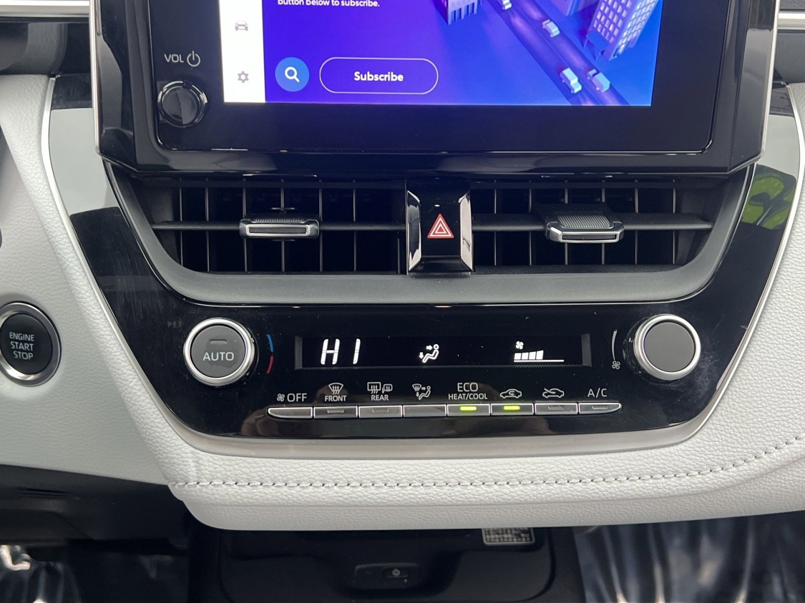 Used 2025 Toyota Corolla SE image 19