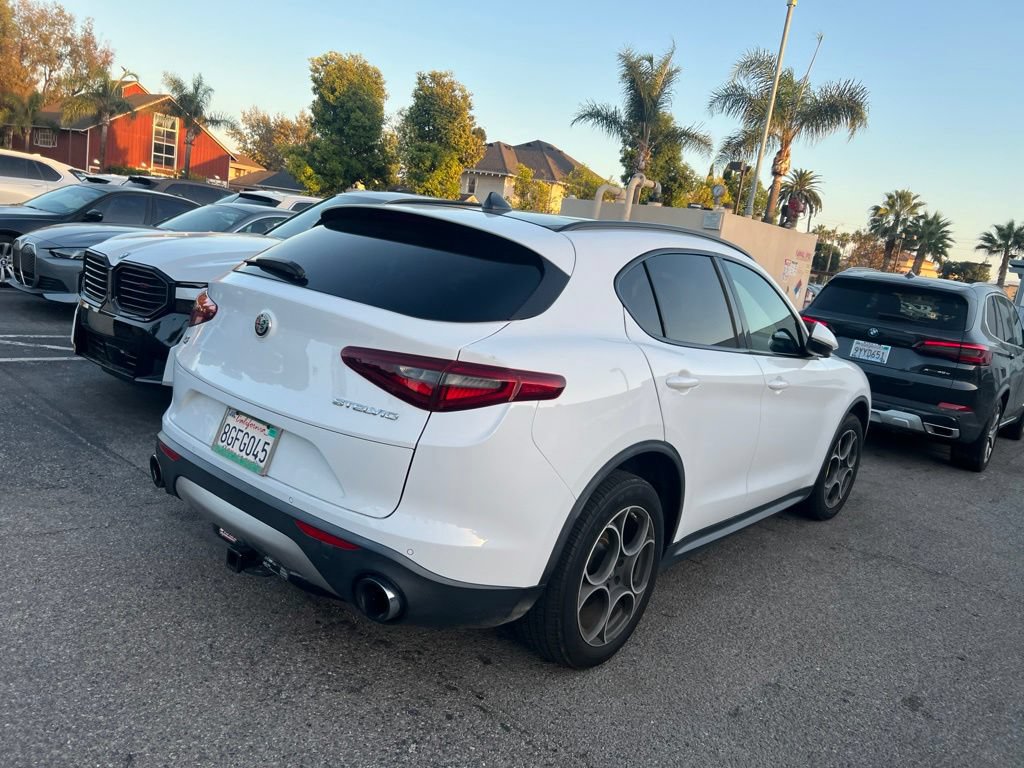 Used 2018 Alfa Romeo Stelvio Sport w/ Quick Order Package 22J Sport AWD/4WD image 6