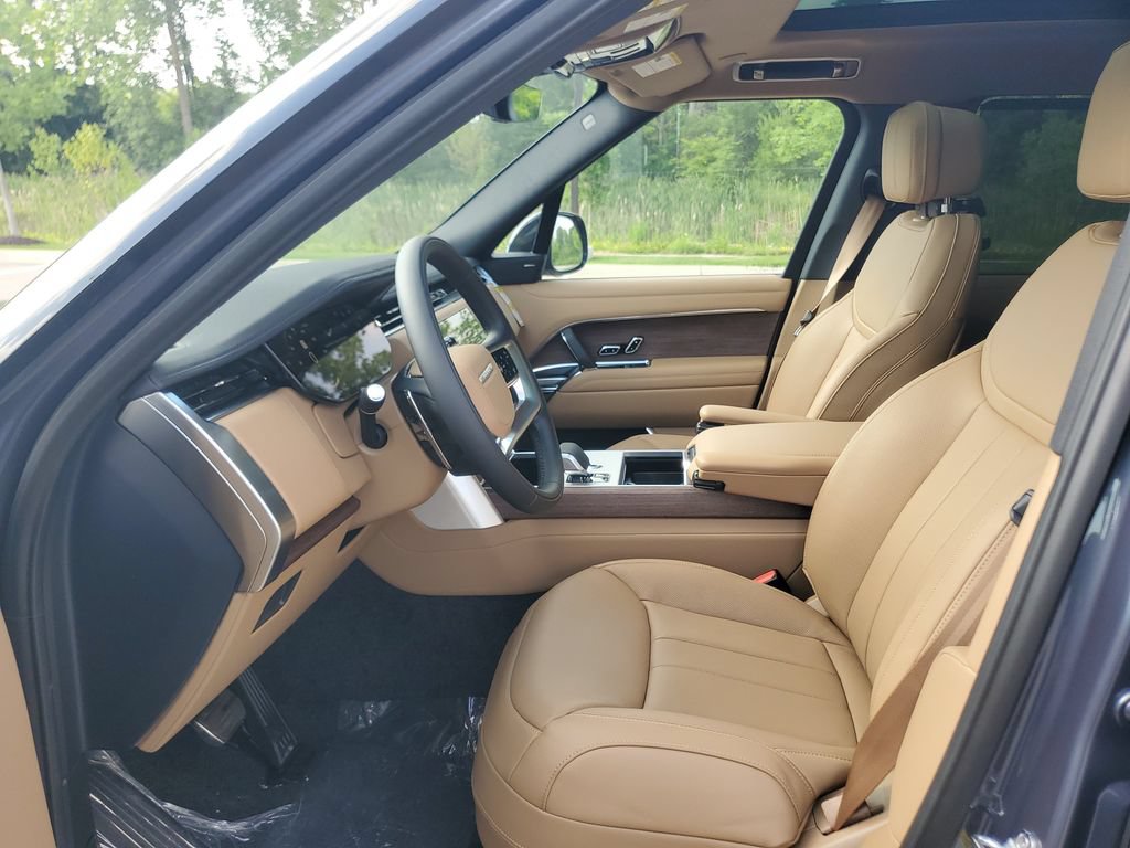New 2026 Land Rover Range Rover Long Wheelbase SE AWD/4WD image 12