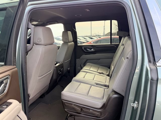 Used 2024 Chevrolet Suburban LT RWD image 12