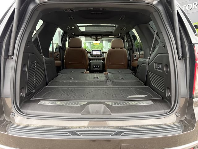 Used 2021 Chevrolet Tahoe High Country w/ Premium Package AWD/4WD image 16