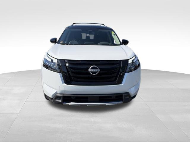 Used 2025 Nissan Pathfinder Platinum AWD/4WD image 2