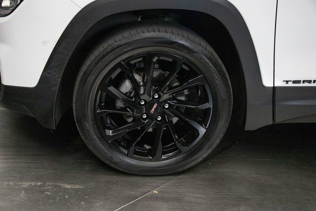 Used 2024 GMC Terrain SLE w/ Elevation Edition image 8