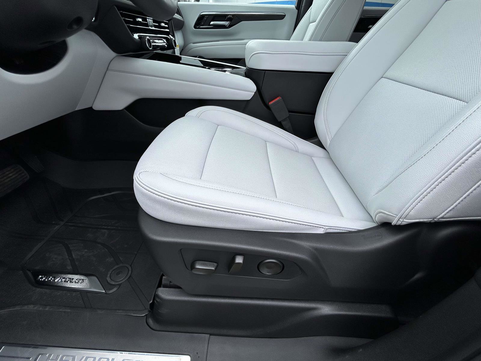 New 2026 Chevrolet Suburban Premier AWD/4WD image 18
