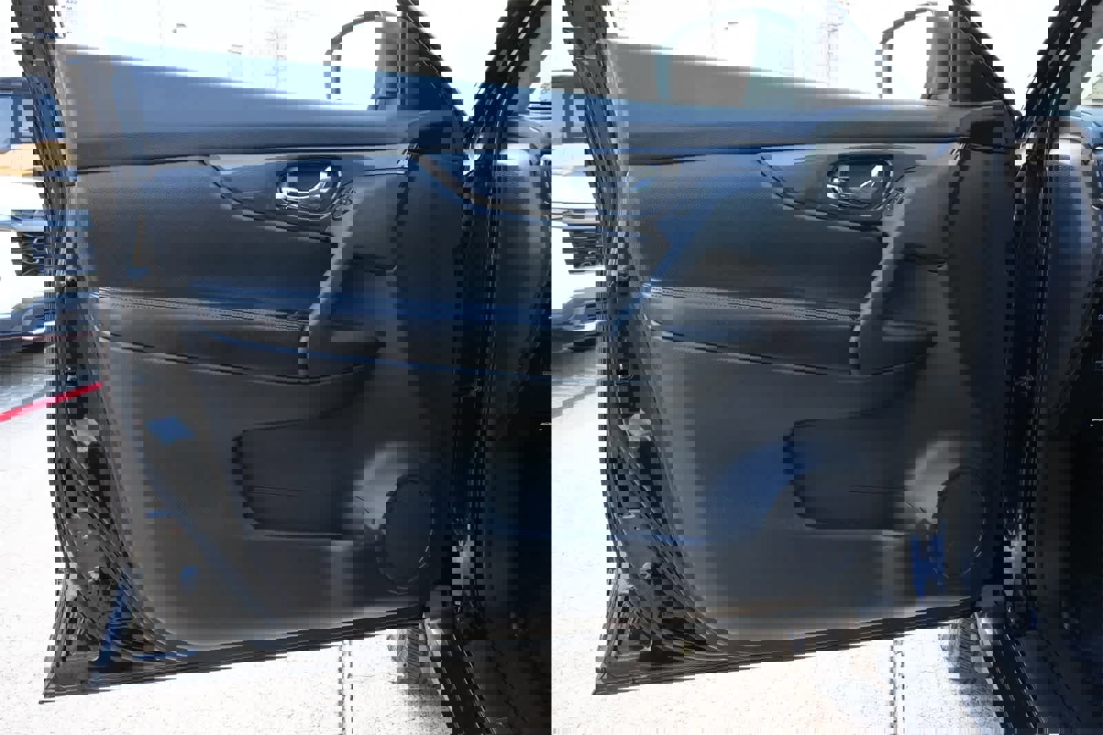 Used 2018 Nissan Rogue SV image 18