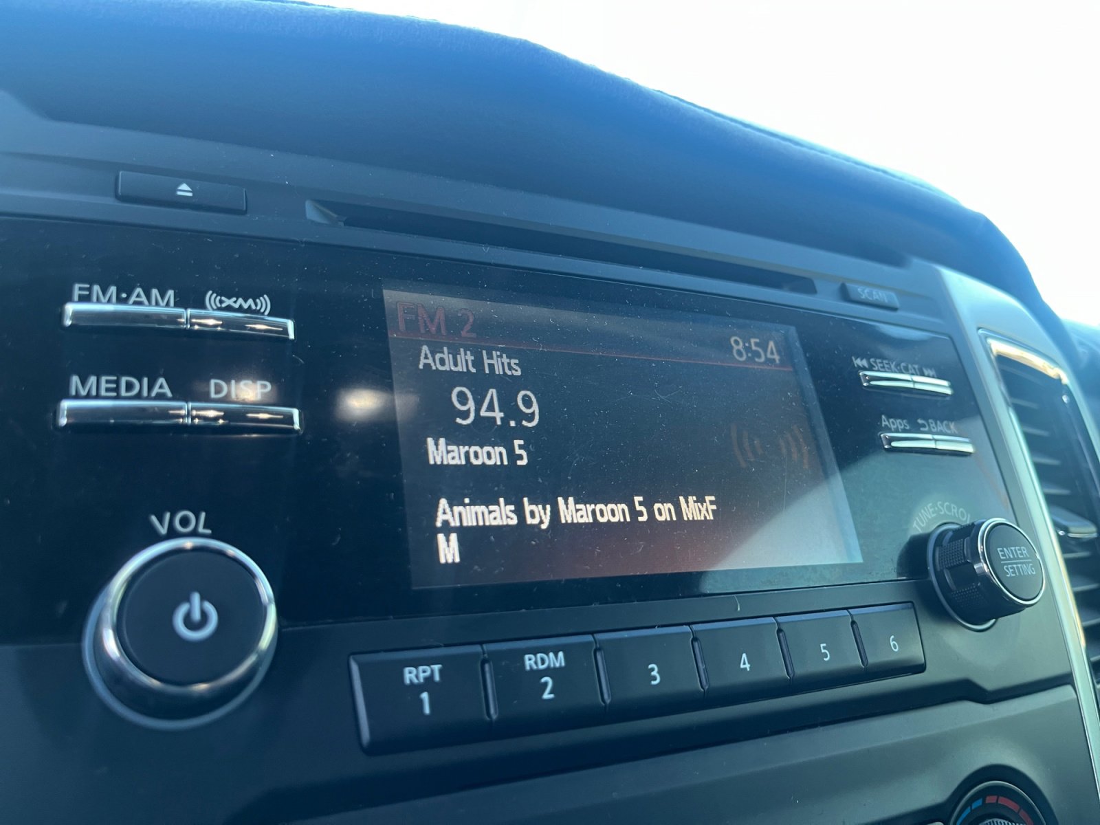 Used 2017 Nissan Titan SV image 27