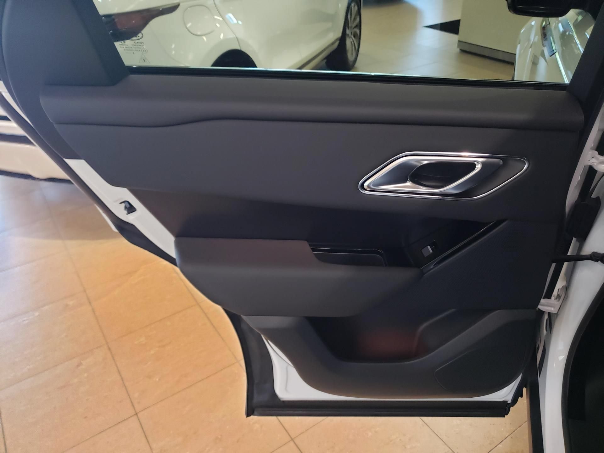New 2026 Land Rover Range Rover Velar Dynamic SE AWD/4WD image 9
