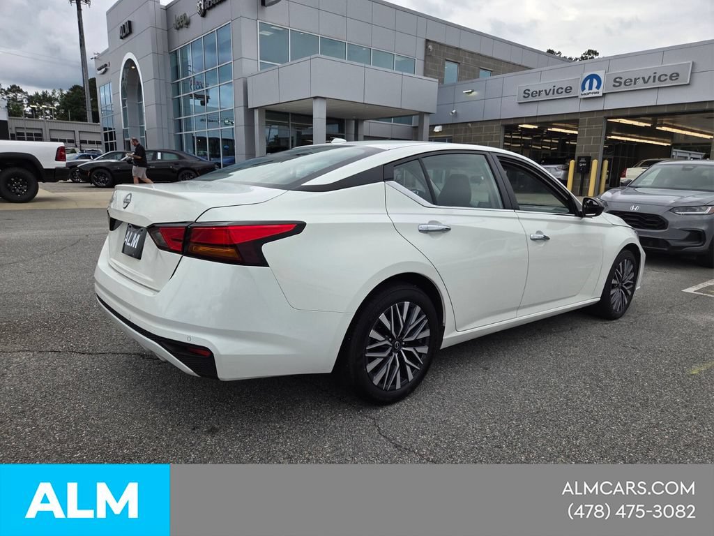 Used 2025 Nissan Altima 2.5 SV FWD image 12