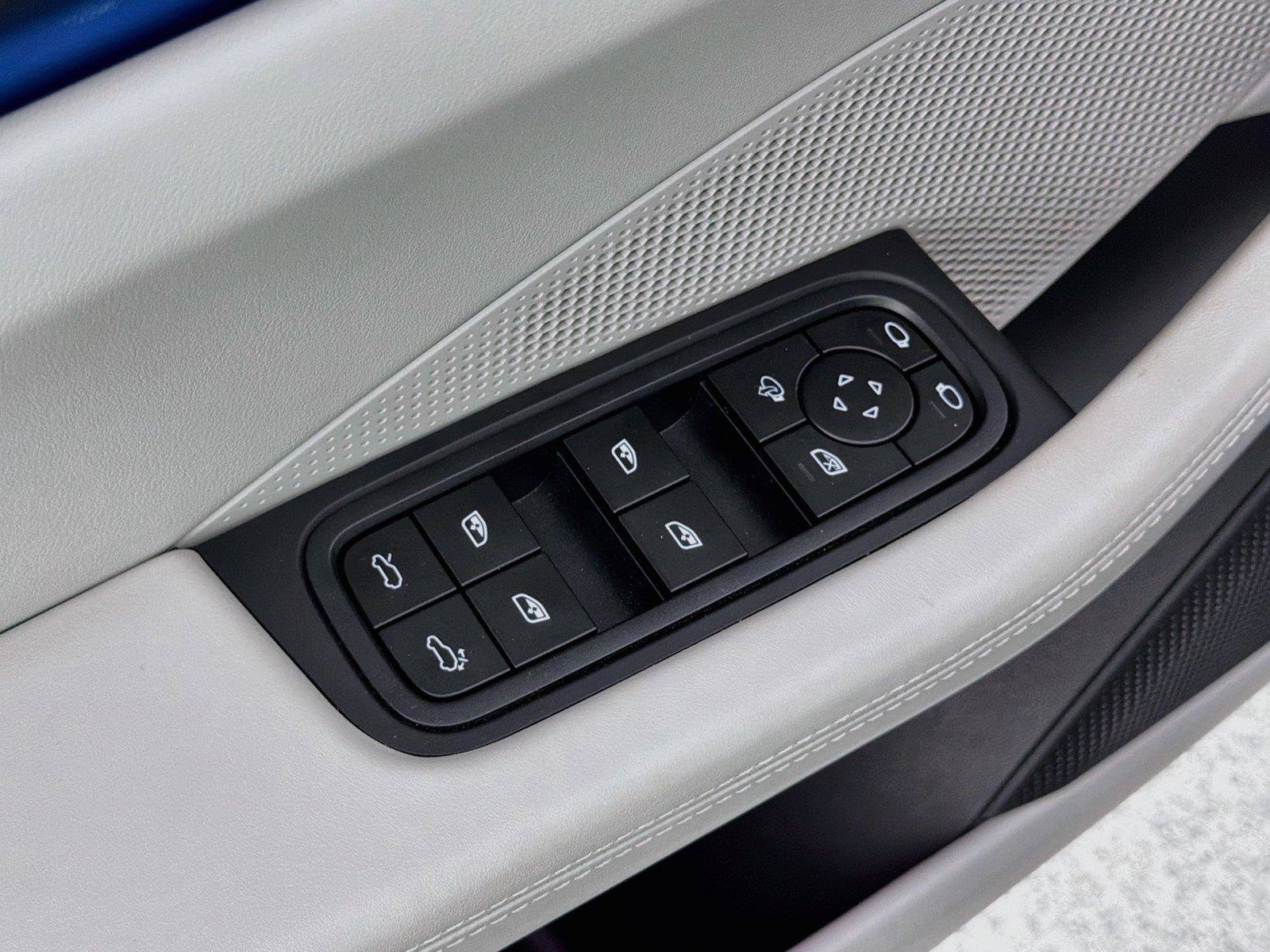 Certified 2026 Porsche Macan Electric RWD image 31