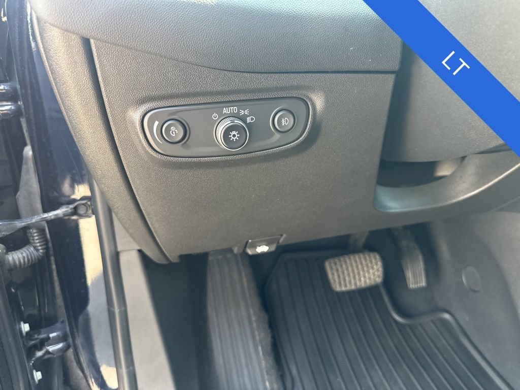 Used 2020 Chevrolet Equinox LT w/ Driver Convenience Package FWD image 11