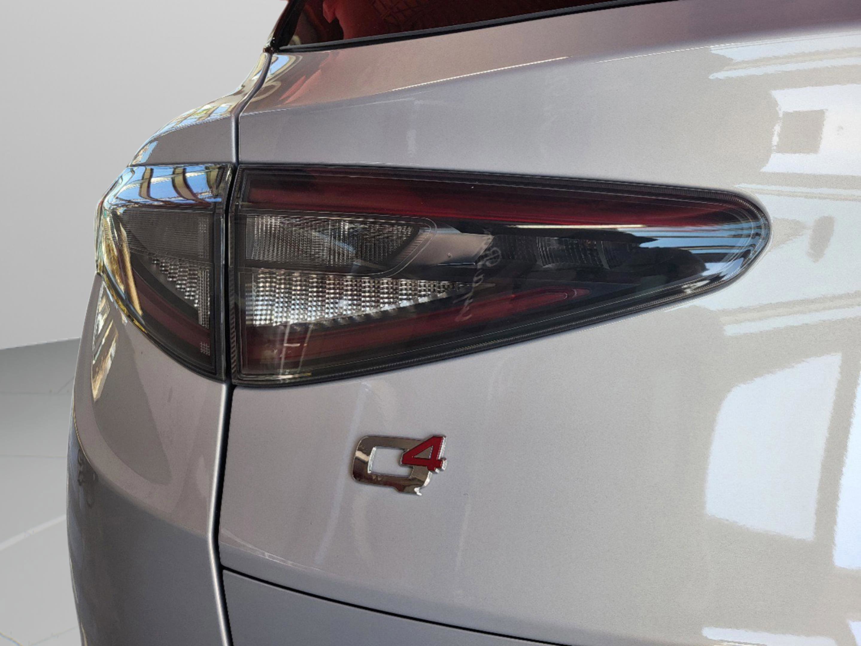 New 2025 Alfa Romeo Stelvio Sprint image 19