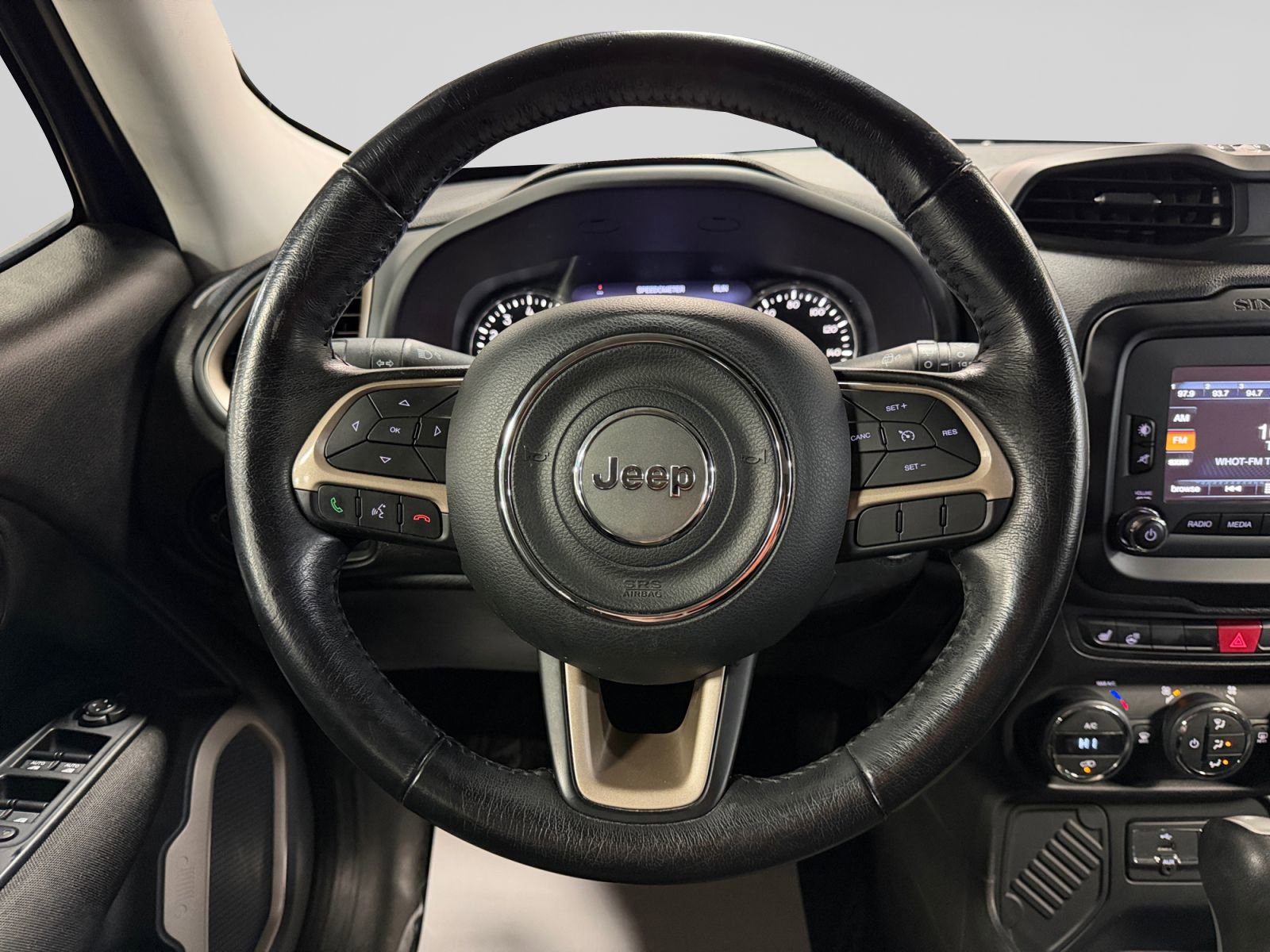 Used 2017 Jeep Renegade Latitude FWD image 19