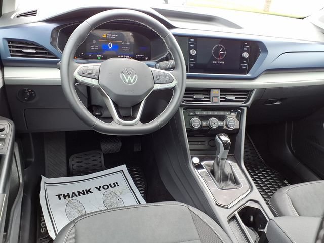 Used 2024 Volkswagen Taos SE w/ Panoramic Sunroof Package FWD image 6