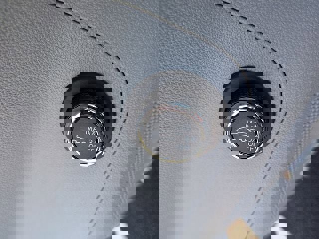 Used 2023 GMC Acadia SLT w/ Technology Package image 18