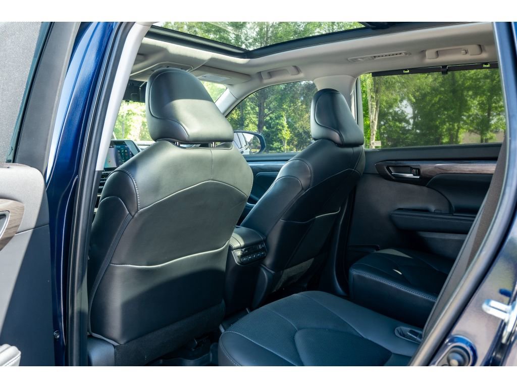 Used 2021 Toyota Highlander Platinum AWD/4WD image 14