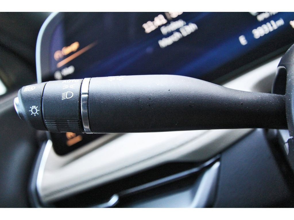 Used 2024 Cadillac XT4 Luxury w/ Cold Weather Package image 17