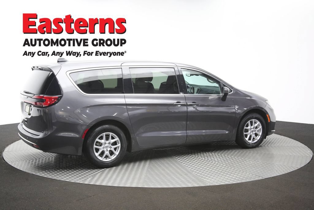 Used 2023 Chrysler Pacifica Touring-L FWD image 44