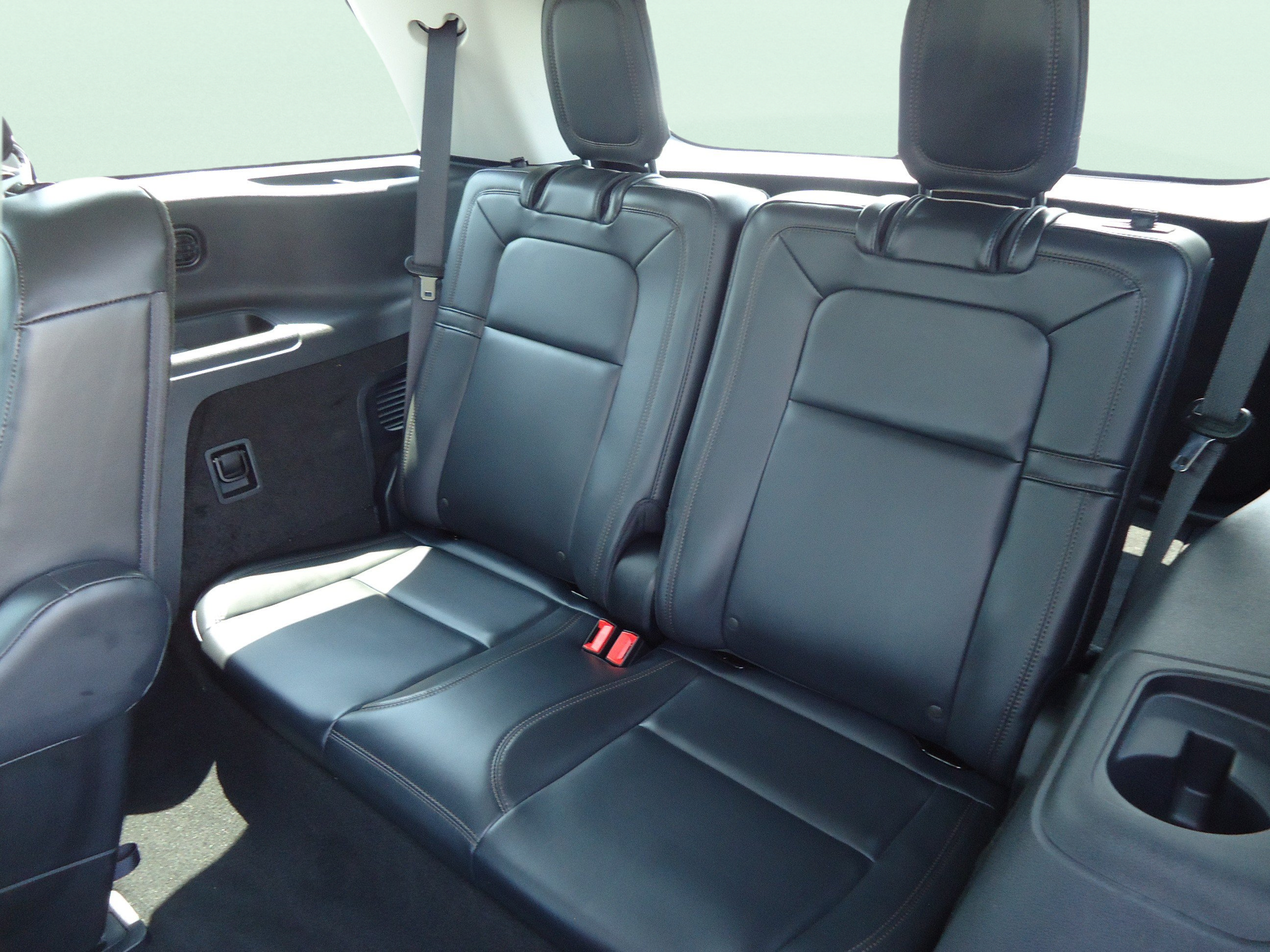 Certified 2025 Lincoln Aviator Reserve w/ Jet Appearance Package AWD/4WD image 30