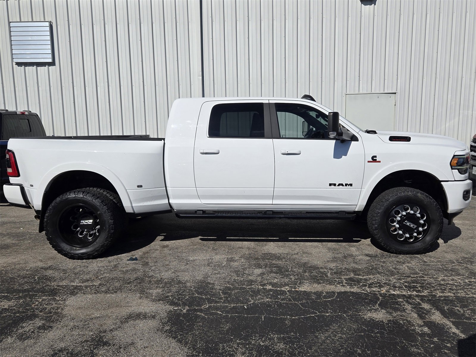 Used 2020 RAM 3500 Laramie w/ Night Edition image 4